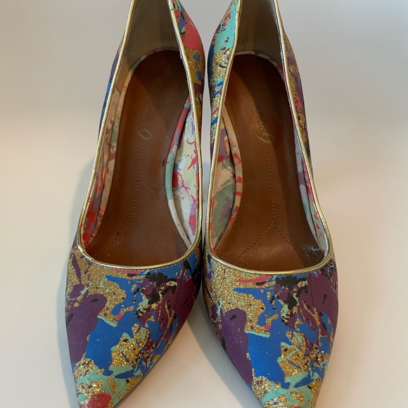 🌈 HEELS - Picture 2 of 6